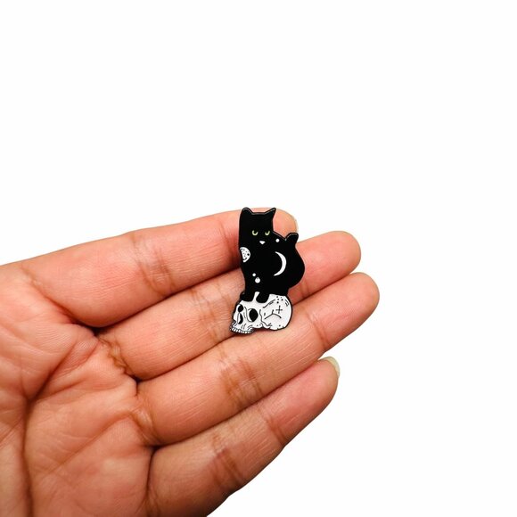 ⭐Enamel Pin Black Cat Skull Moon Green Eyes Keeper of Death Lunar Cat Broch New - Picture 2 of 6
